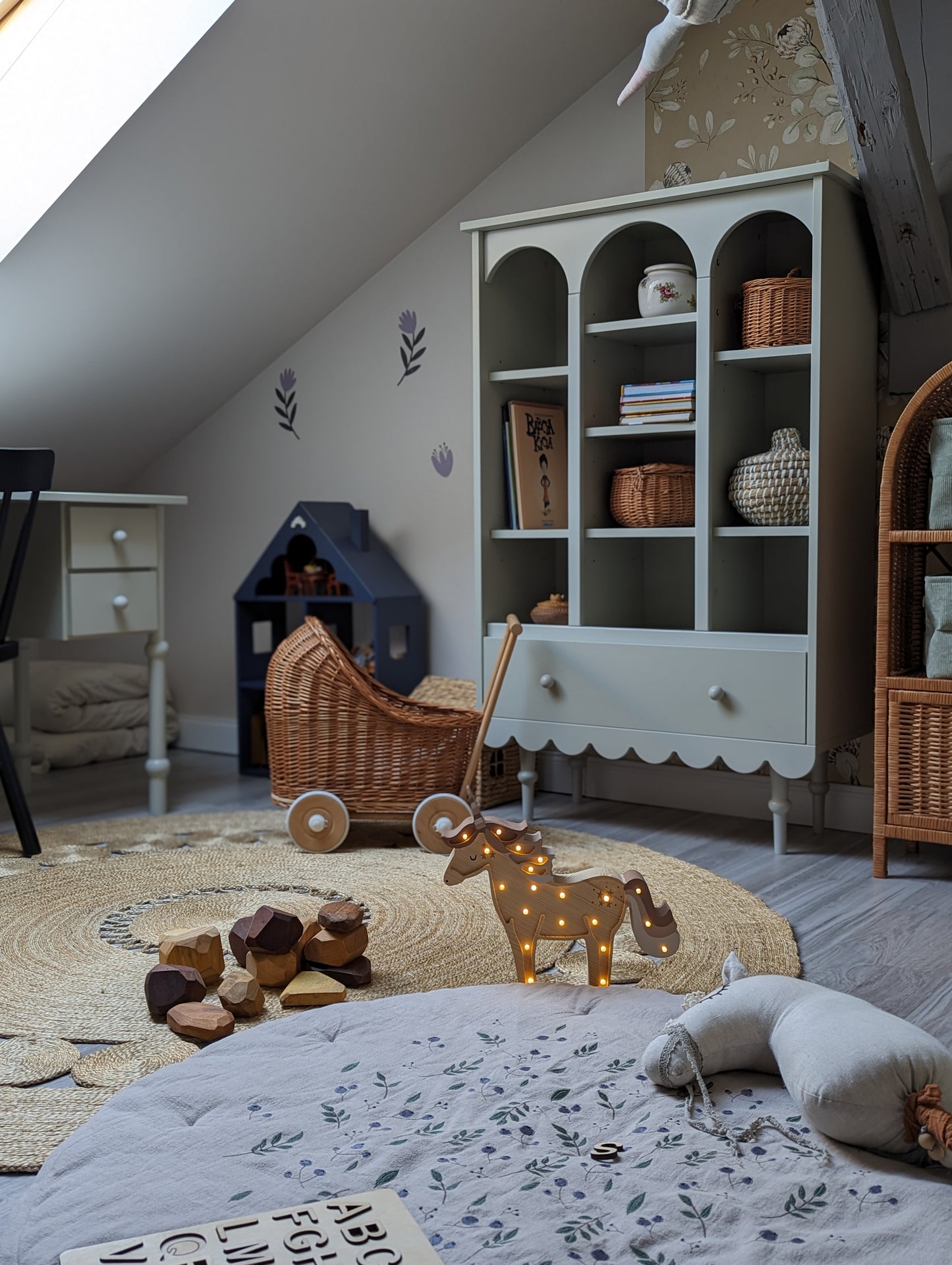 BABUSHKA BÜCHERREGAL - OLIVE