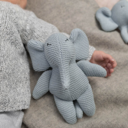 PLÜSCHTIER MIT GLOCKE - ELVY DER ELEFANT