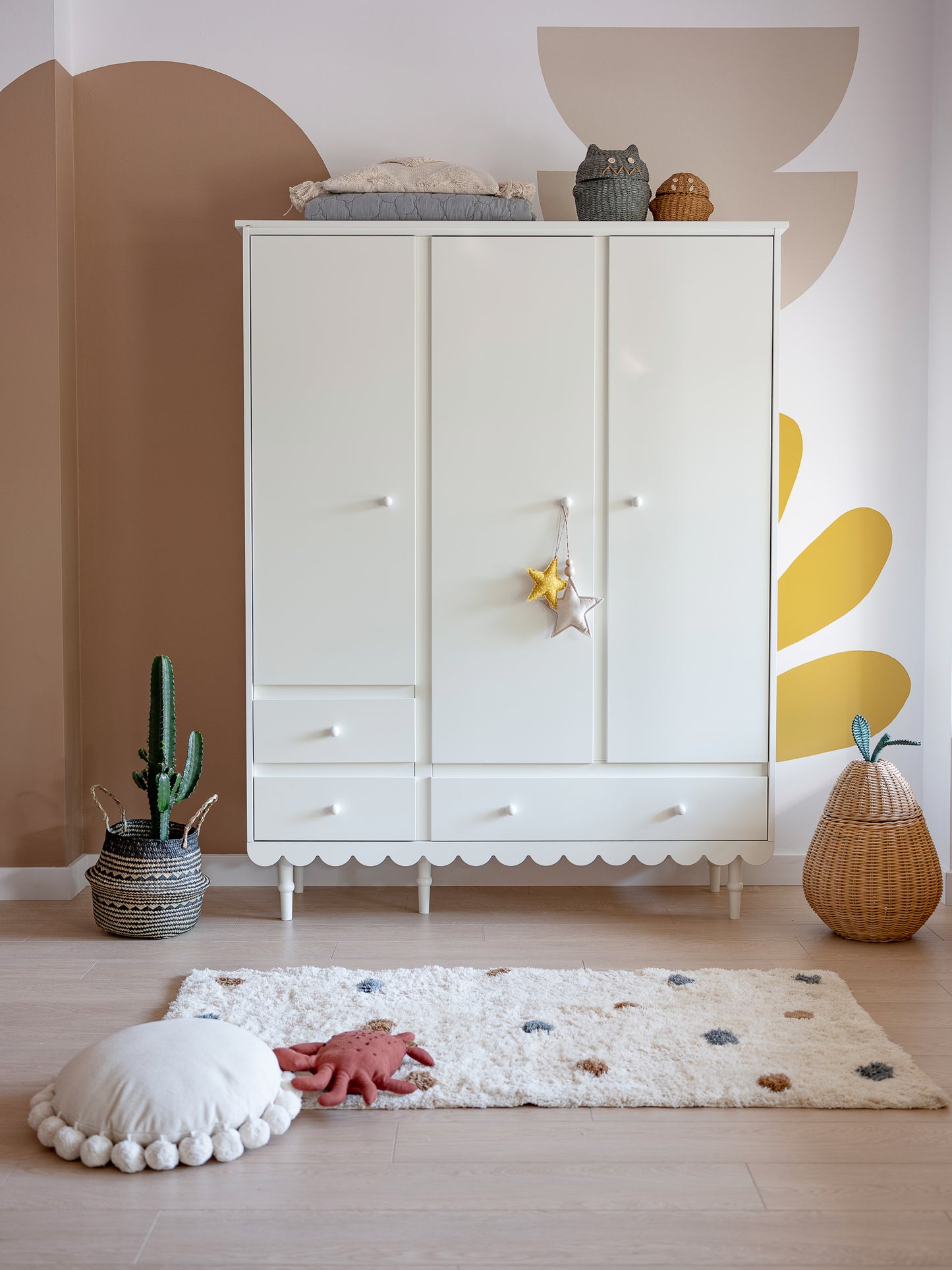 BABUSHKA KLEIDERSCHRANK 3 TÜRIG - WEISS
