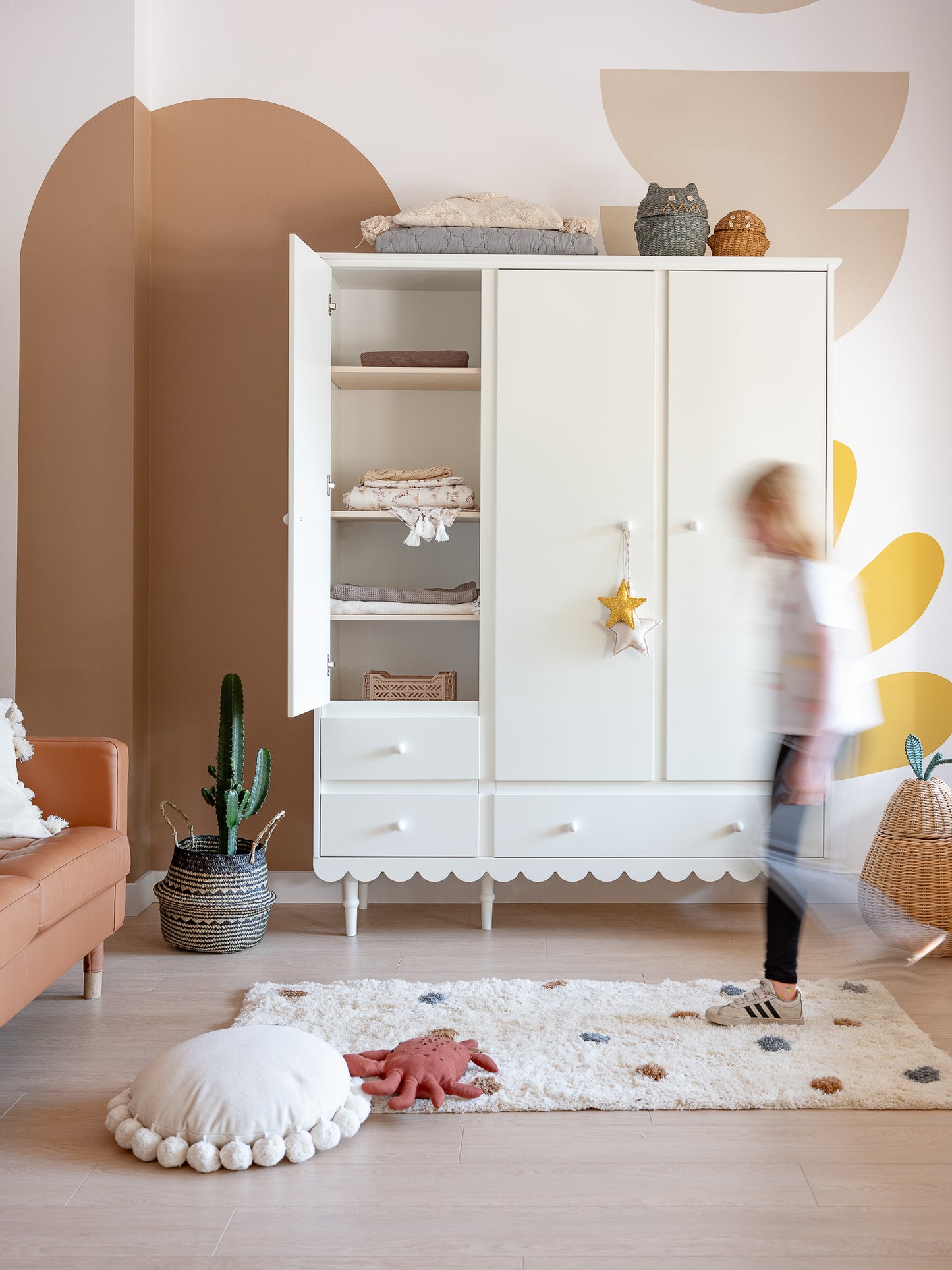BABUSHKA KLEIDERSCHRANK 3 TÜRIG - WEISS