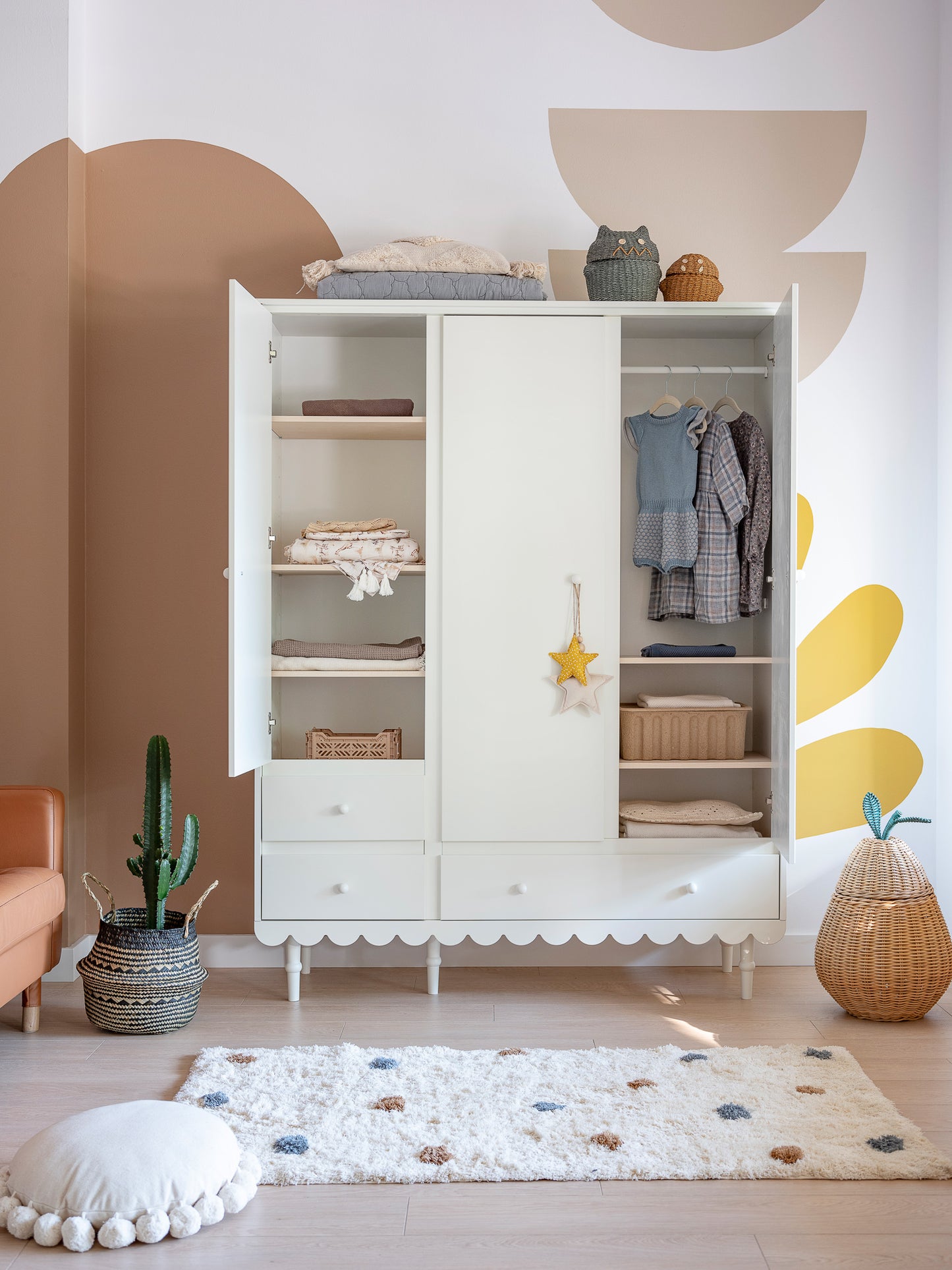 BABUSHKA KLEIDERSCHRANK 3 TÜRIG - WEISS