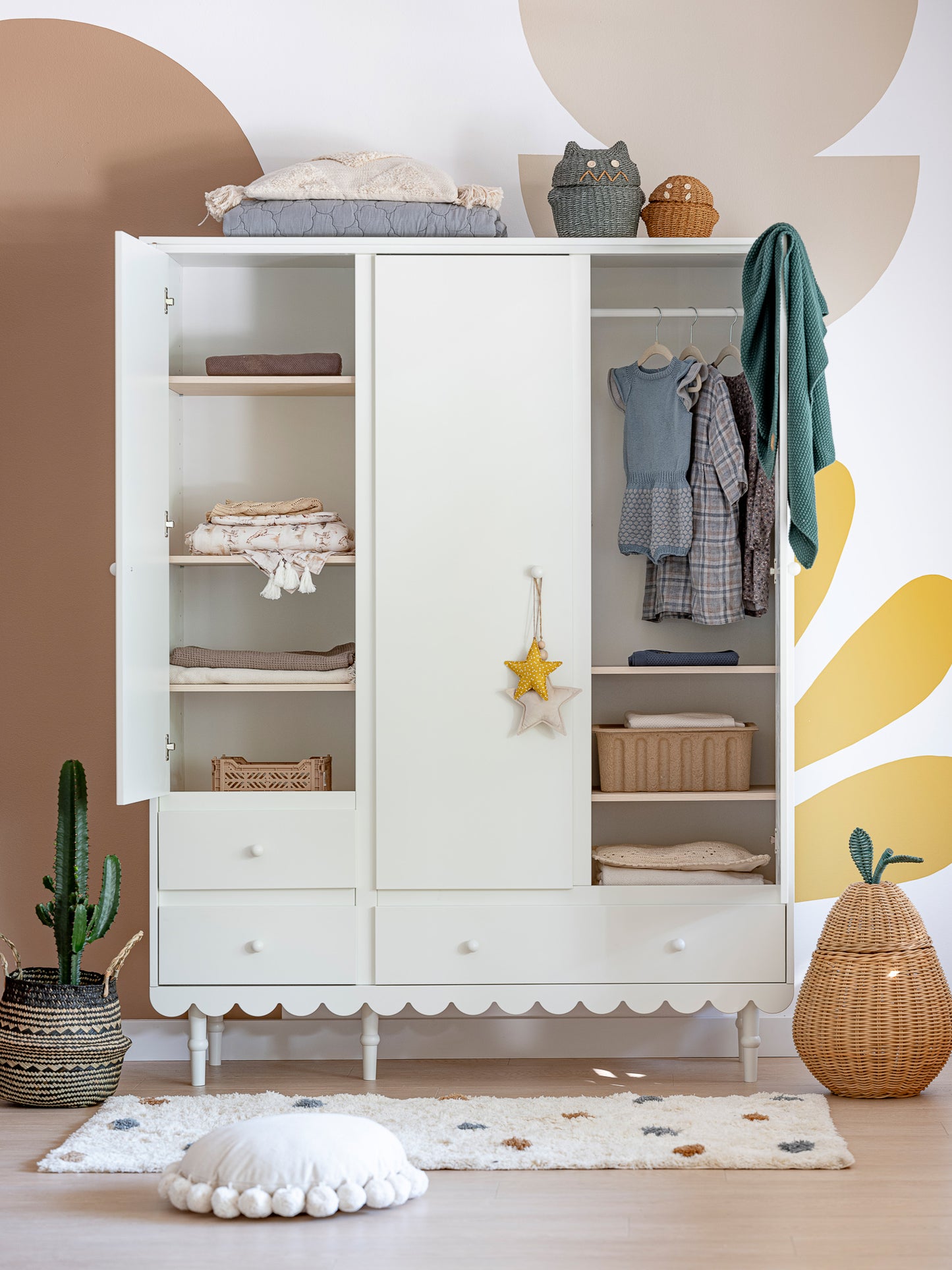 BABUSHKA KLEIDERSCHRANK 3 TÜRIG - WEISS