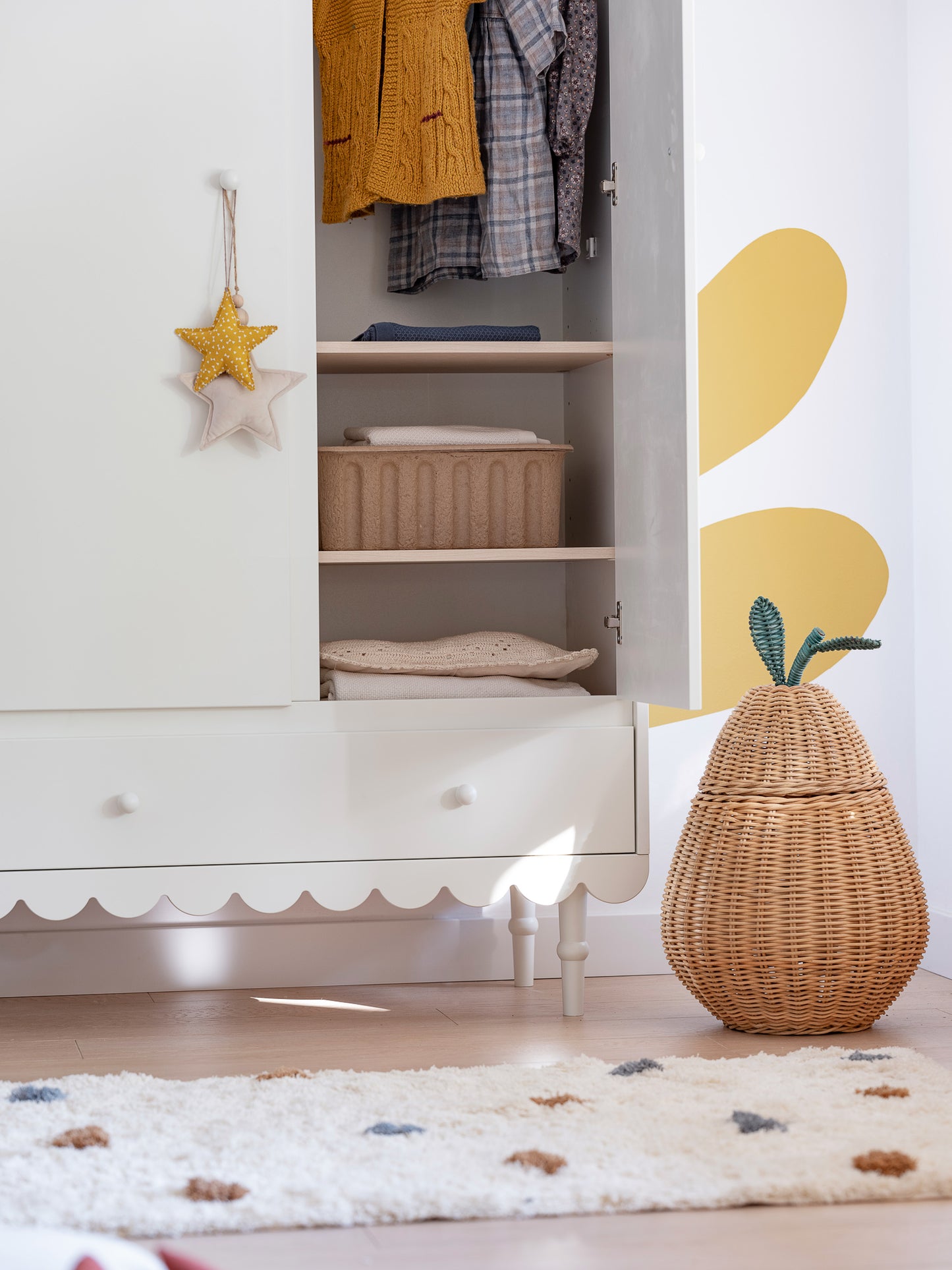 BABUSHKA KLEIDERSCHRANK 3 TÜRIG - WEISS